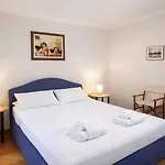 Apartamento Peaceful In Piazza Venezia's Alleys