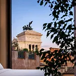 Peaceful In Piazza Venezia's Alleys Apartamento