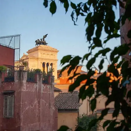 Peaceful In Piazza Venezia's Alleys * 罗马