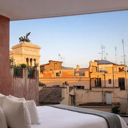 Peaceful In Piazza Venezia's Alleys Roma