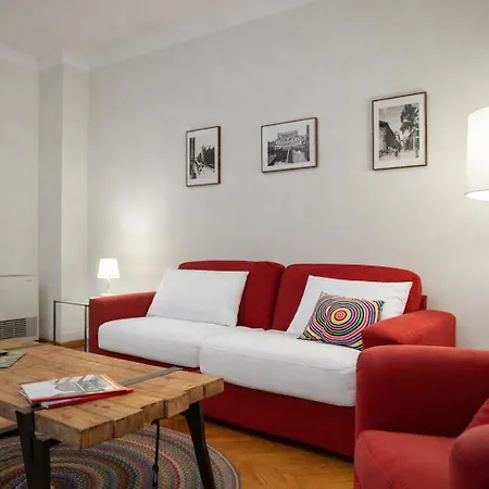 Peaceful In Piazza Venezia's Alleys Roma