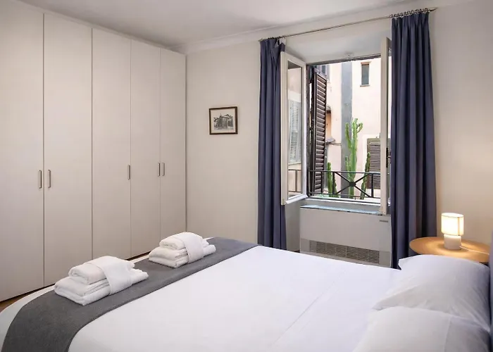 Peaceful In Piazza Venezia's Alleys Roma