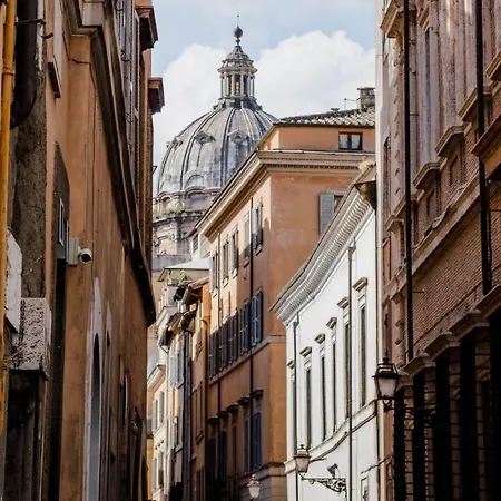 Peaceful In Piazza Venezia's Alleys Rom
