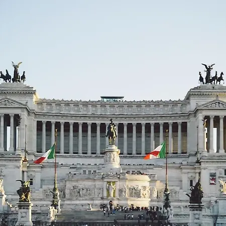 Lägenhet Peaceful In Piazza Venezia's Alleys *